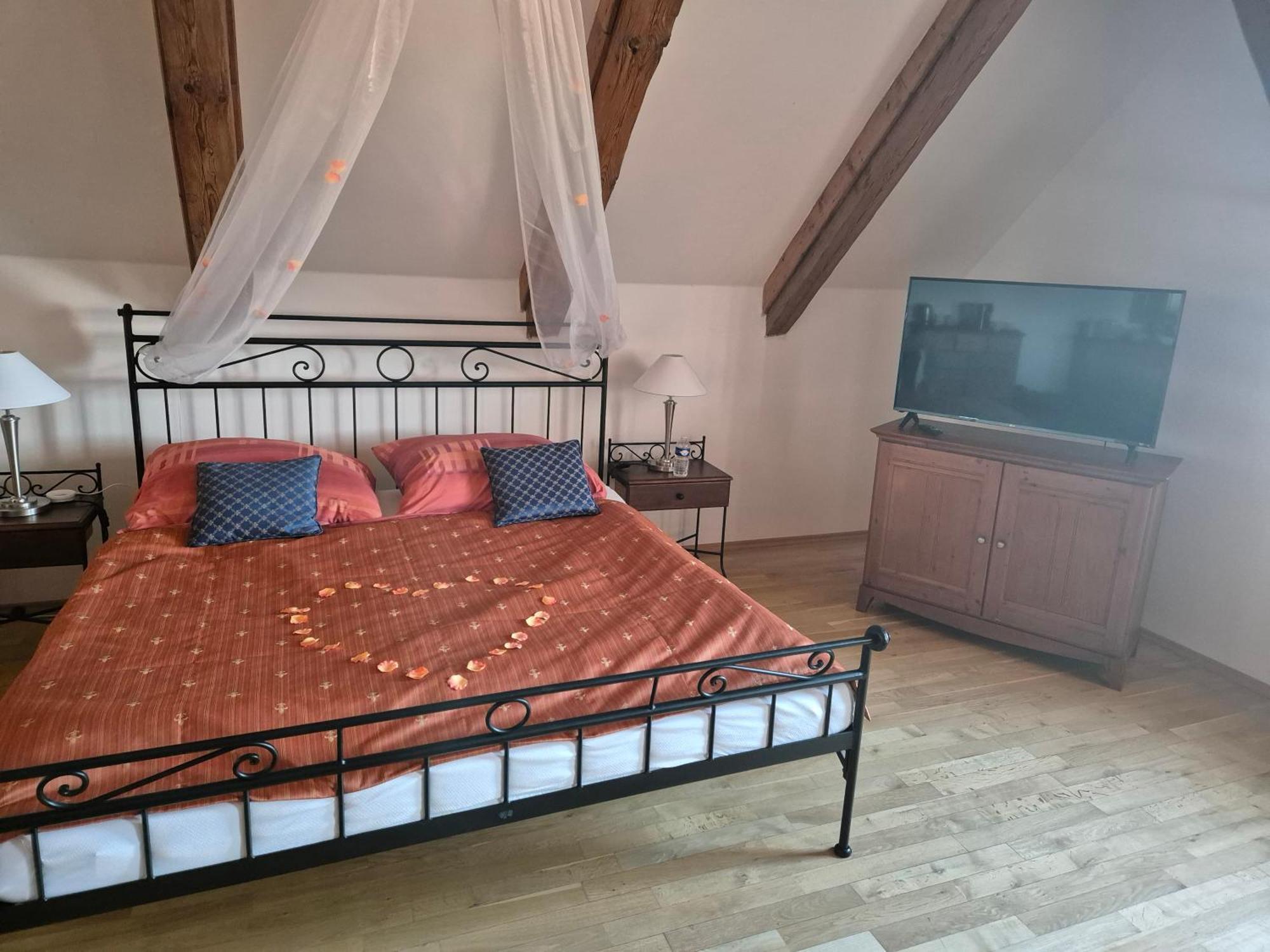 Hotelový a jezdecký areál Dvůr Krutěnice Esterno foto