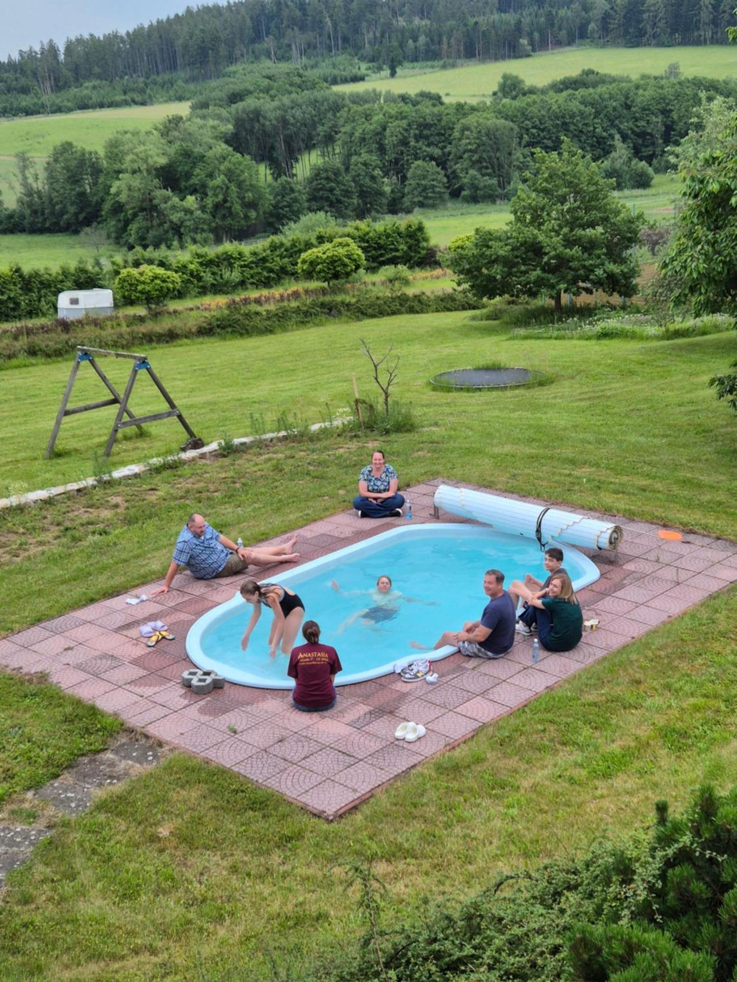 Hotelový a jezdecký areál Dvůr Krutěnice Esterno foto