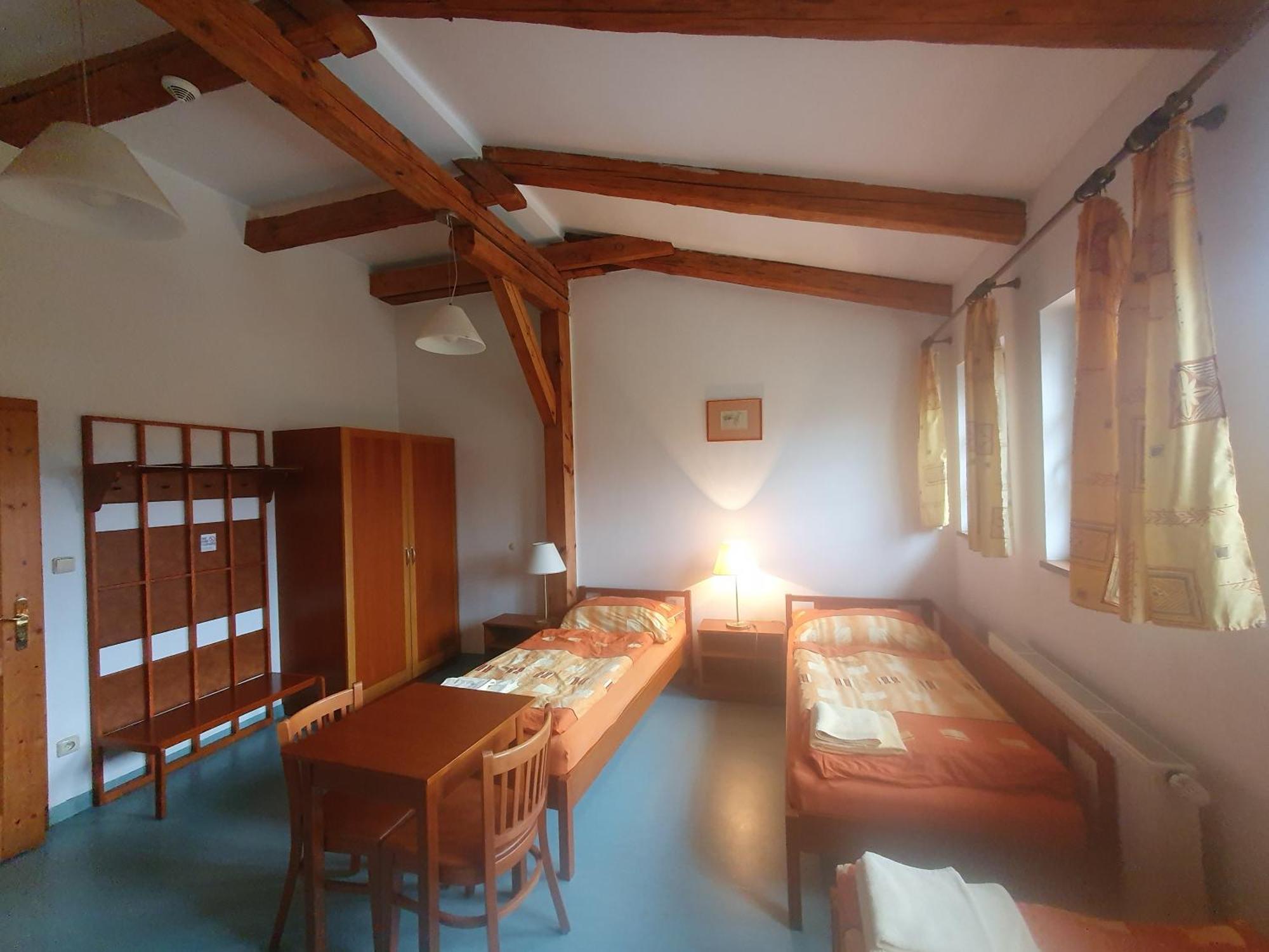 Hotelový a jezdecký areál Dvůr Krutěnice Esterno foto